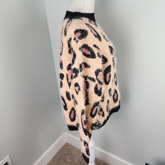 Mink Pink Fuzzy Leopard Print Oversized Cropped Sweater Size Large - Picture 5 of 8
